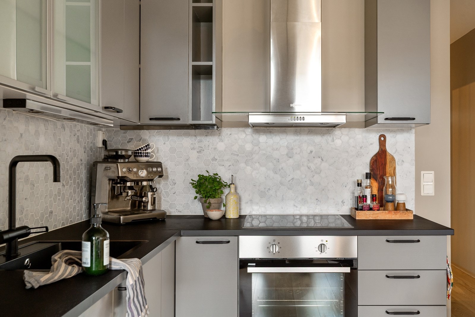 Oppvaskkummen av kompositt gir en sømløs utførelse, og er i tillegg utrolig slitesterk. Galleribilde