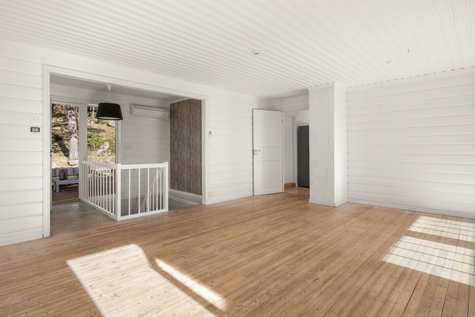 Det er fjernvarme i mange av gulvene og det er montert varmepumpe. Galleribilde