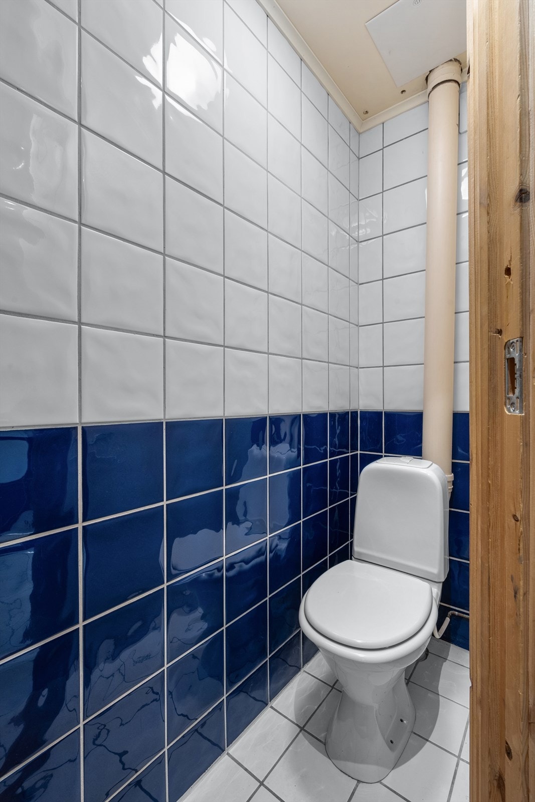 Separat wc i tilknyting til bad/vaskerom. Galleribilde