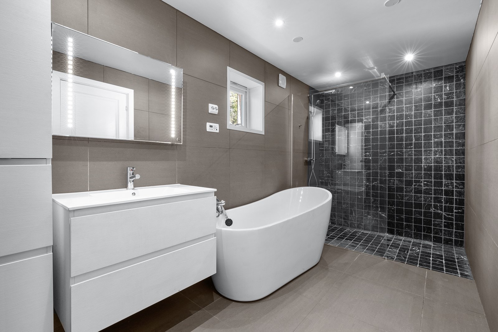 Badet i hovedetasjen ble pusset opp i 2013/2014. Galleribilde