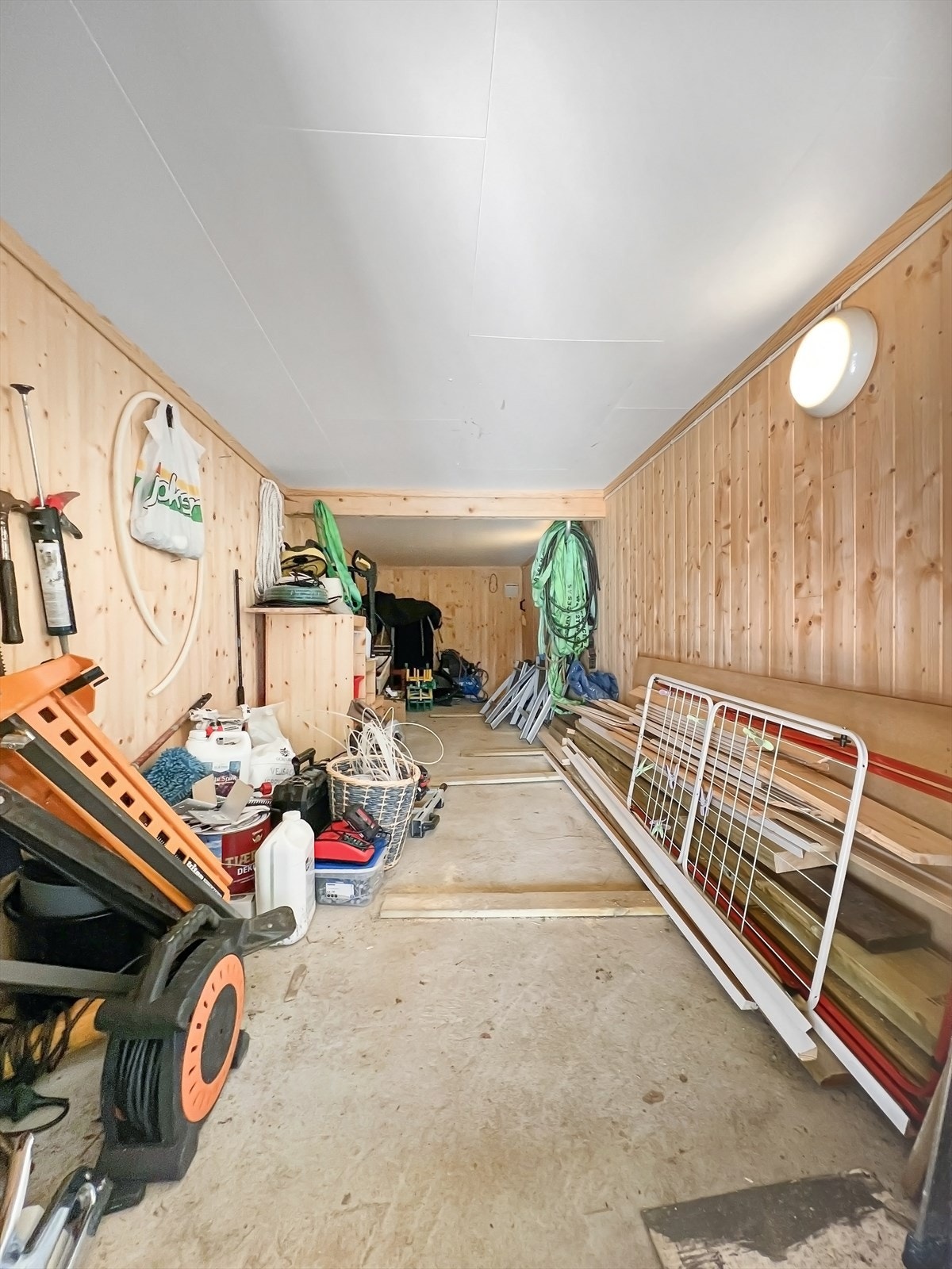 Oppbevaring under hytten Galleribilde