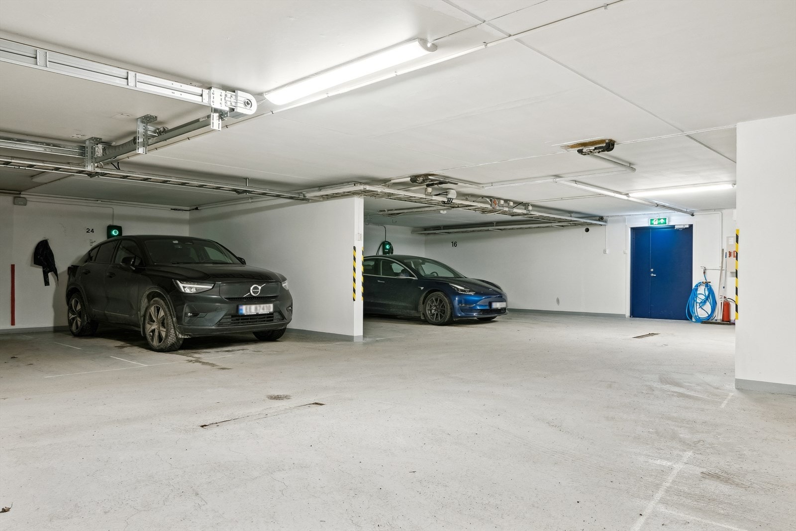 Fra parkeringsskjeller kan du ta heisen tørrskodd opp til leiligheten. Galleribilde