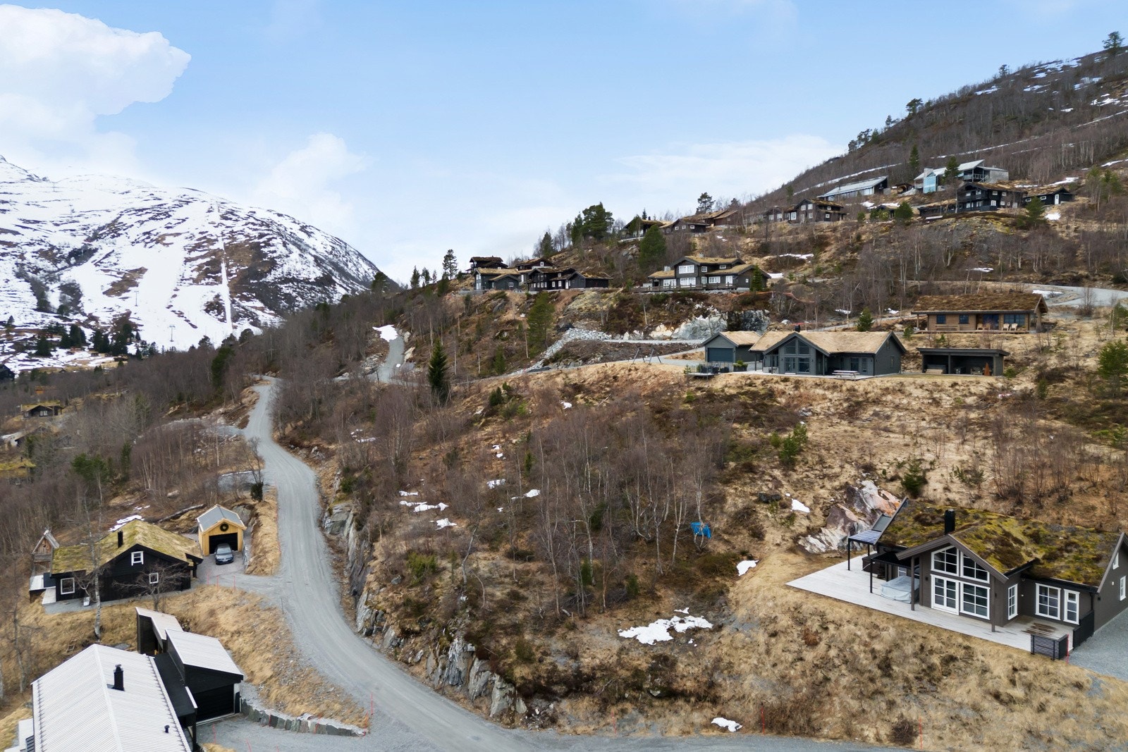 Her er tomten sett fra Hjellhaugmarka. Galleribilde
