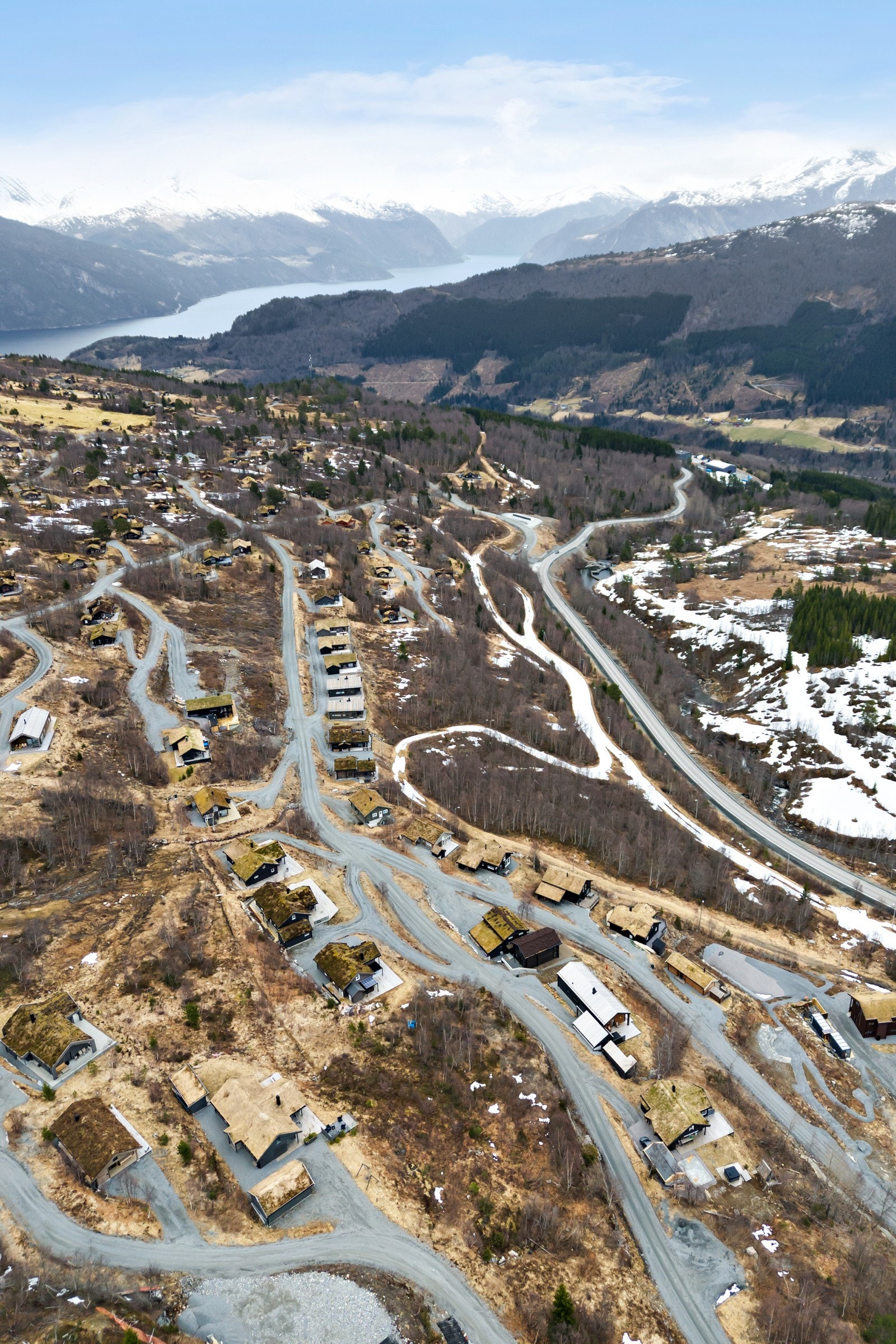 Det kan bygges inntil BYA = 200 kvm pr bruksehent inkl. hovedhytte, anneks og uthus/garasje på tomten. Galleribilde