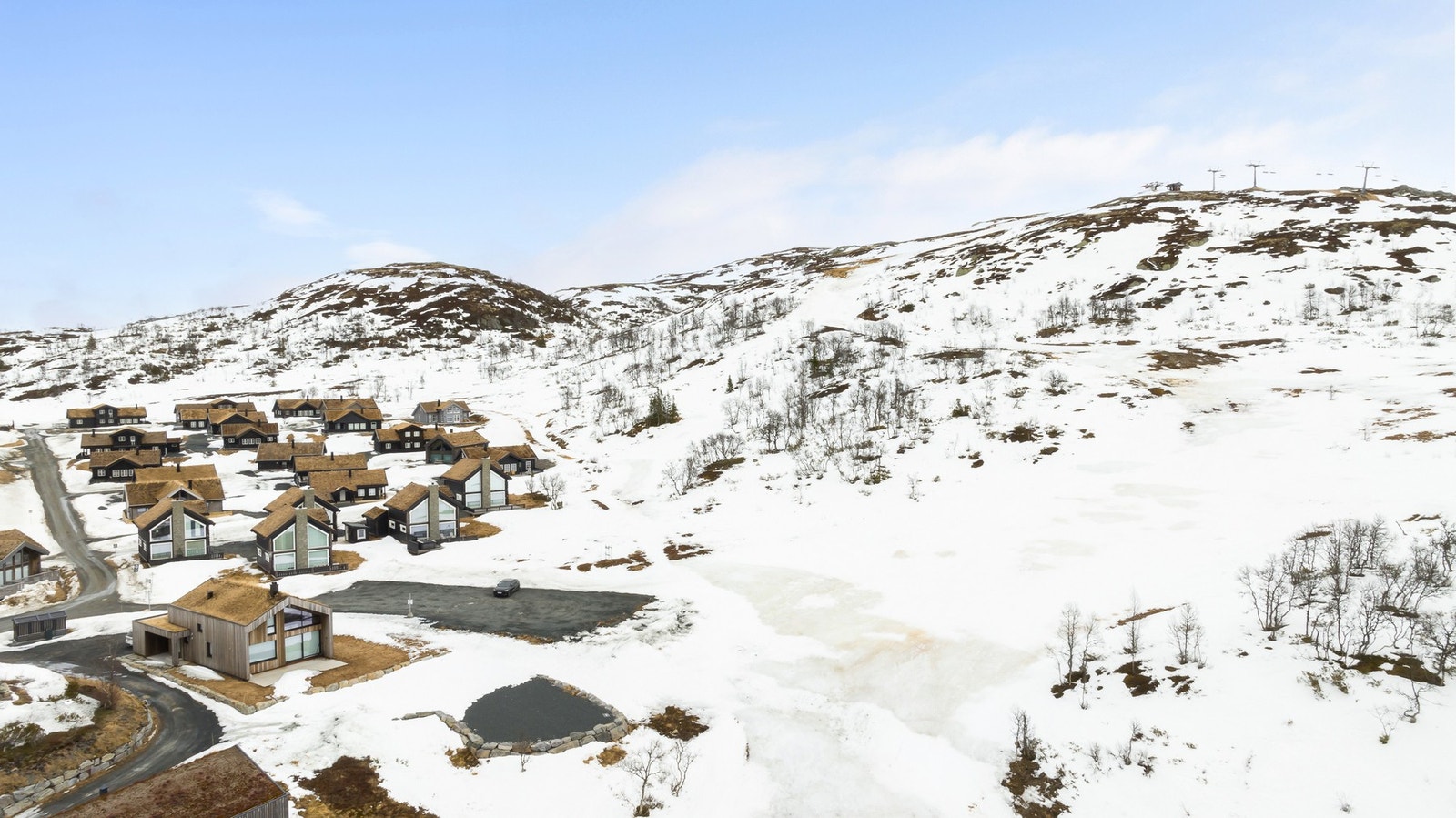 100 meter bak tomten starter preparert skiløype som tar deg med inn til spektakulære Silkedalen som er kjent for sin vakre natur og milevis med preparerte langrennsløyper. Området byr på merkede turstier og fiskevann sommerstid Galleribilde