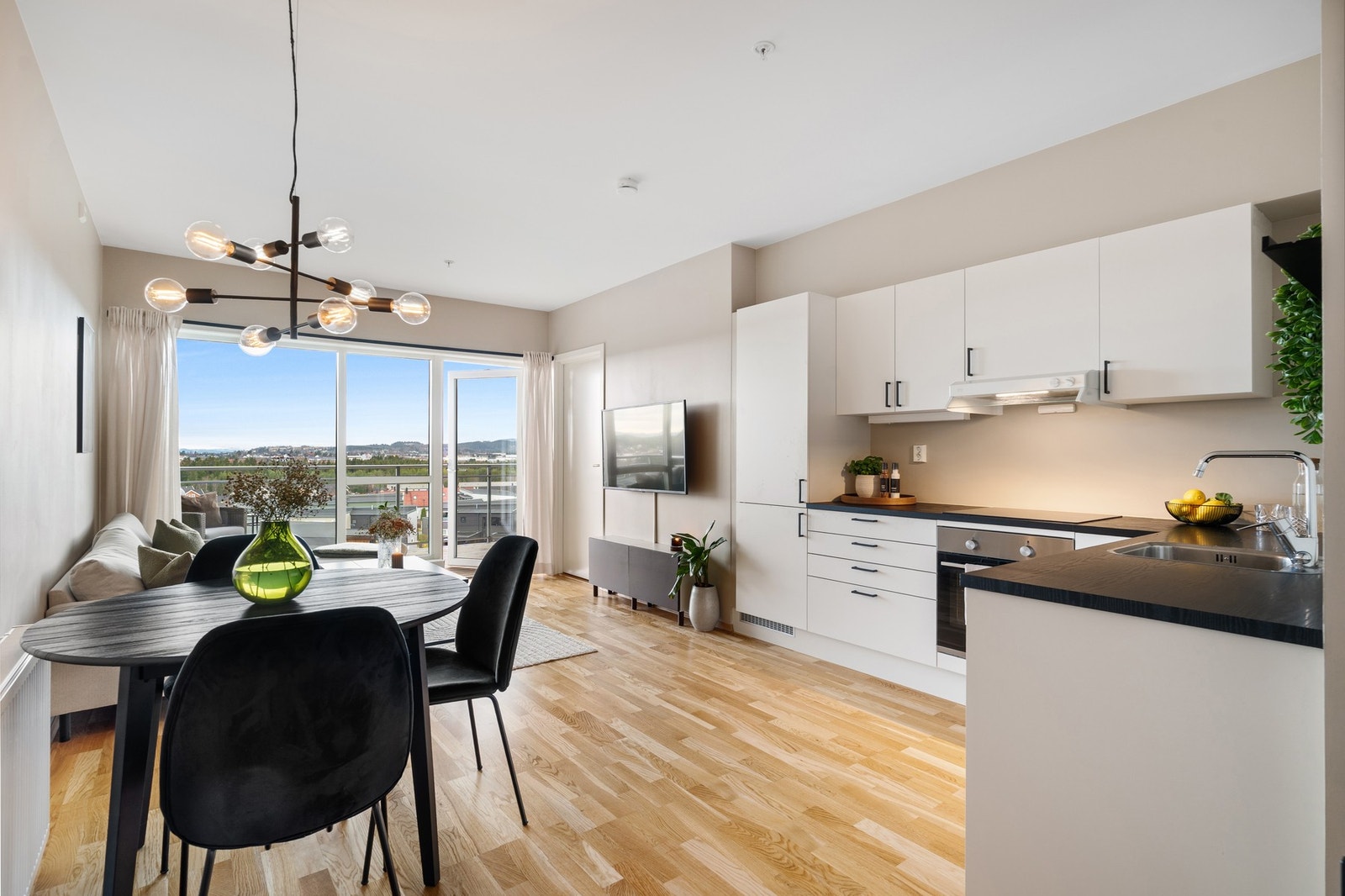 Leiligheten har fjernvarme og balansert ventilasjon. Galleribilde