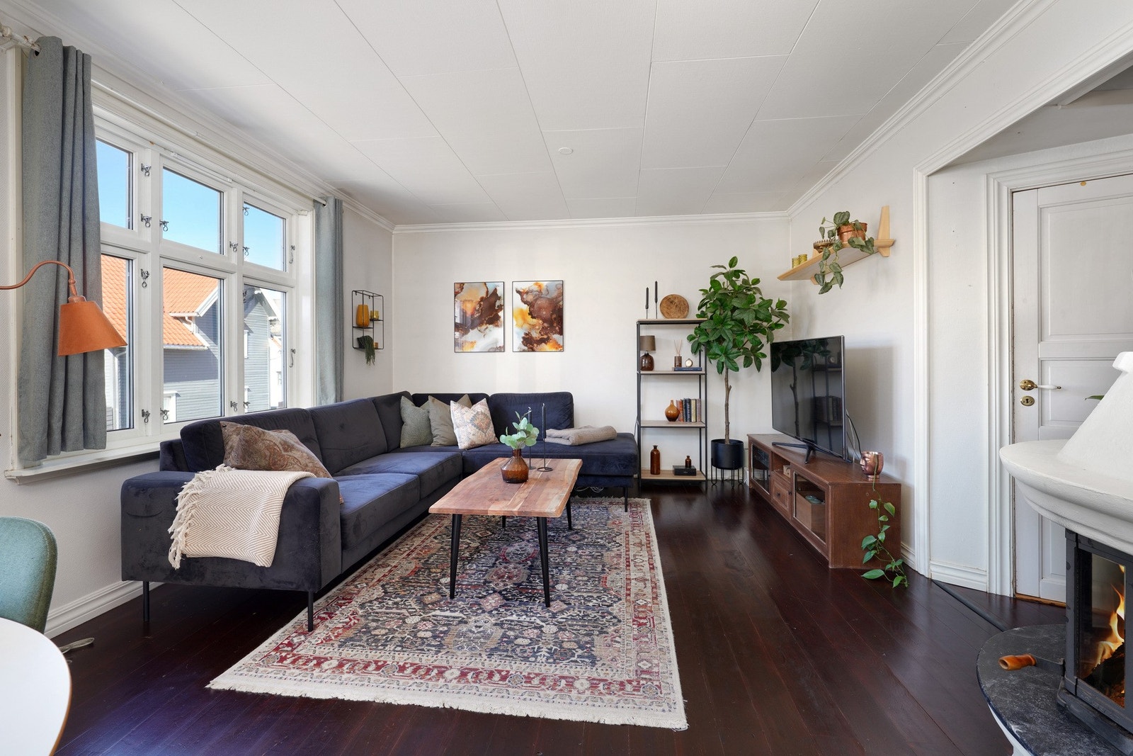 Stilren leilighet, her kan neste eier dekorere akkurat som ønskelig. Galleribilde