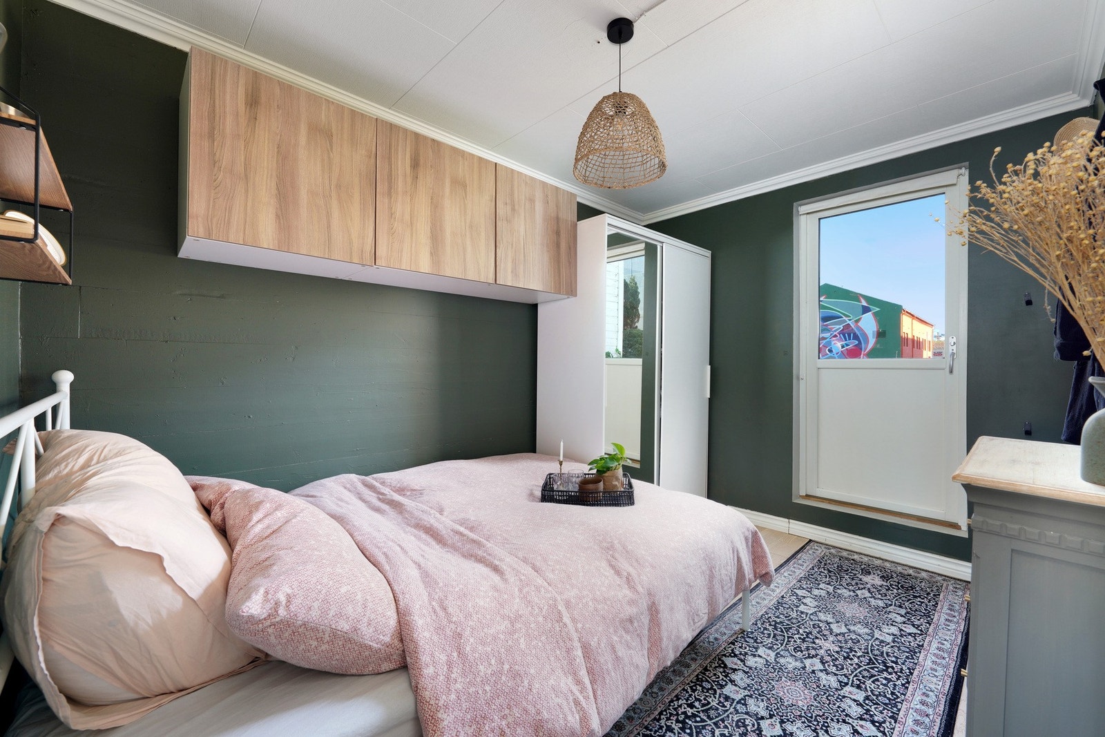 Det er utgang til balkongen fra soverommet. Galleribilde