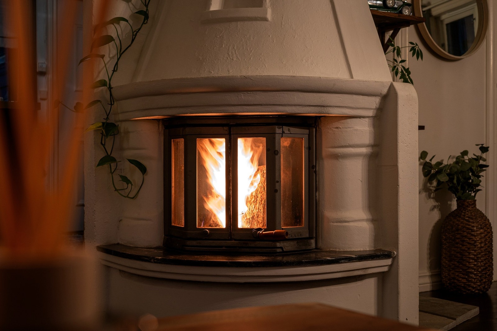 En koselig peis som gir både varme og hyggelig atmosfære på kjølige kvelder. Galleribilde
