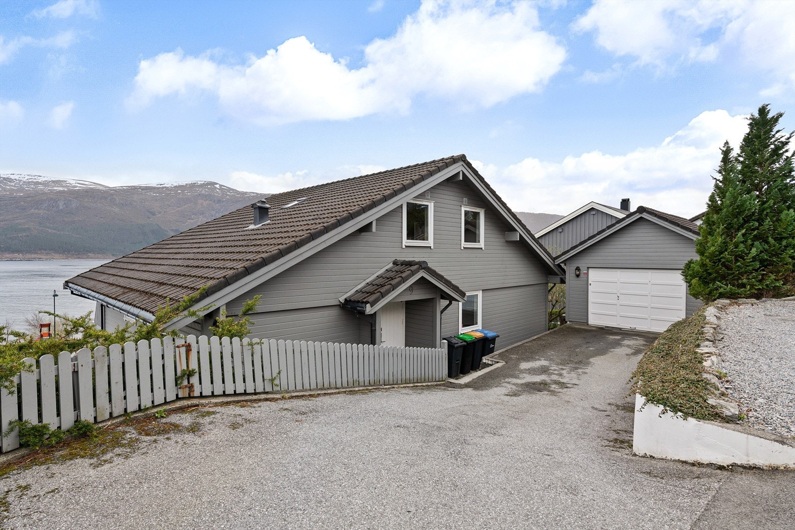 Hovedinngang på baksiden av huset Galleribilde