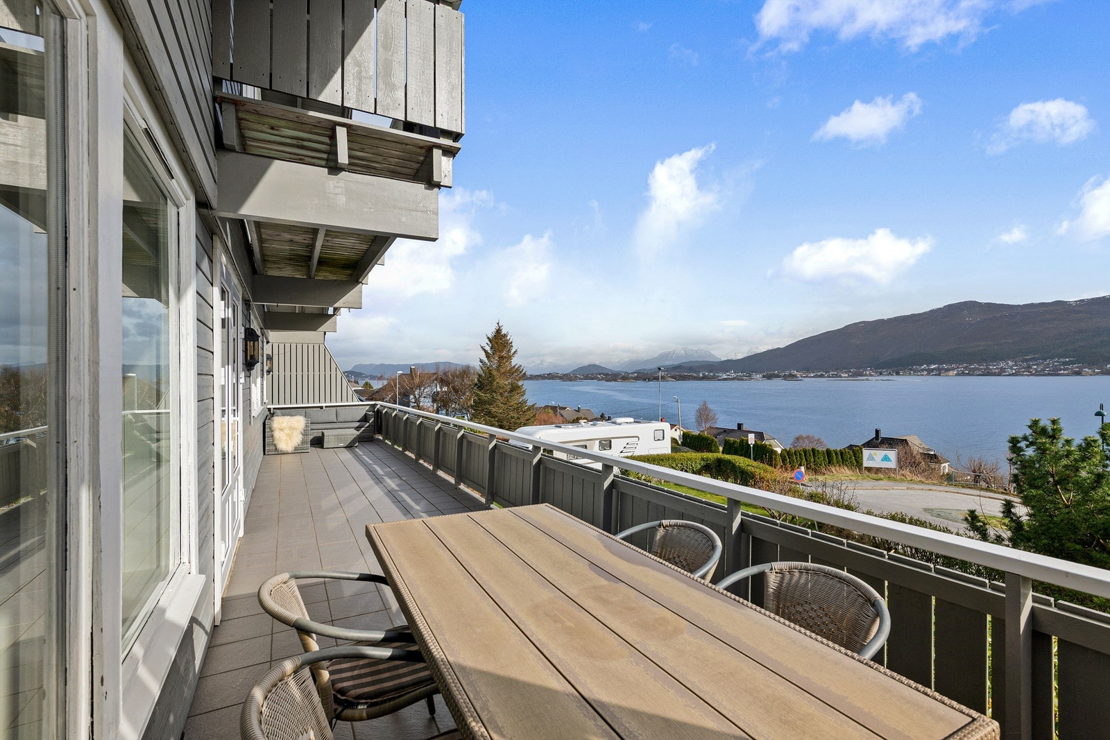 Terrassen i 2. etasje er av god størrelse Galleribilde