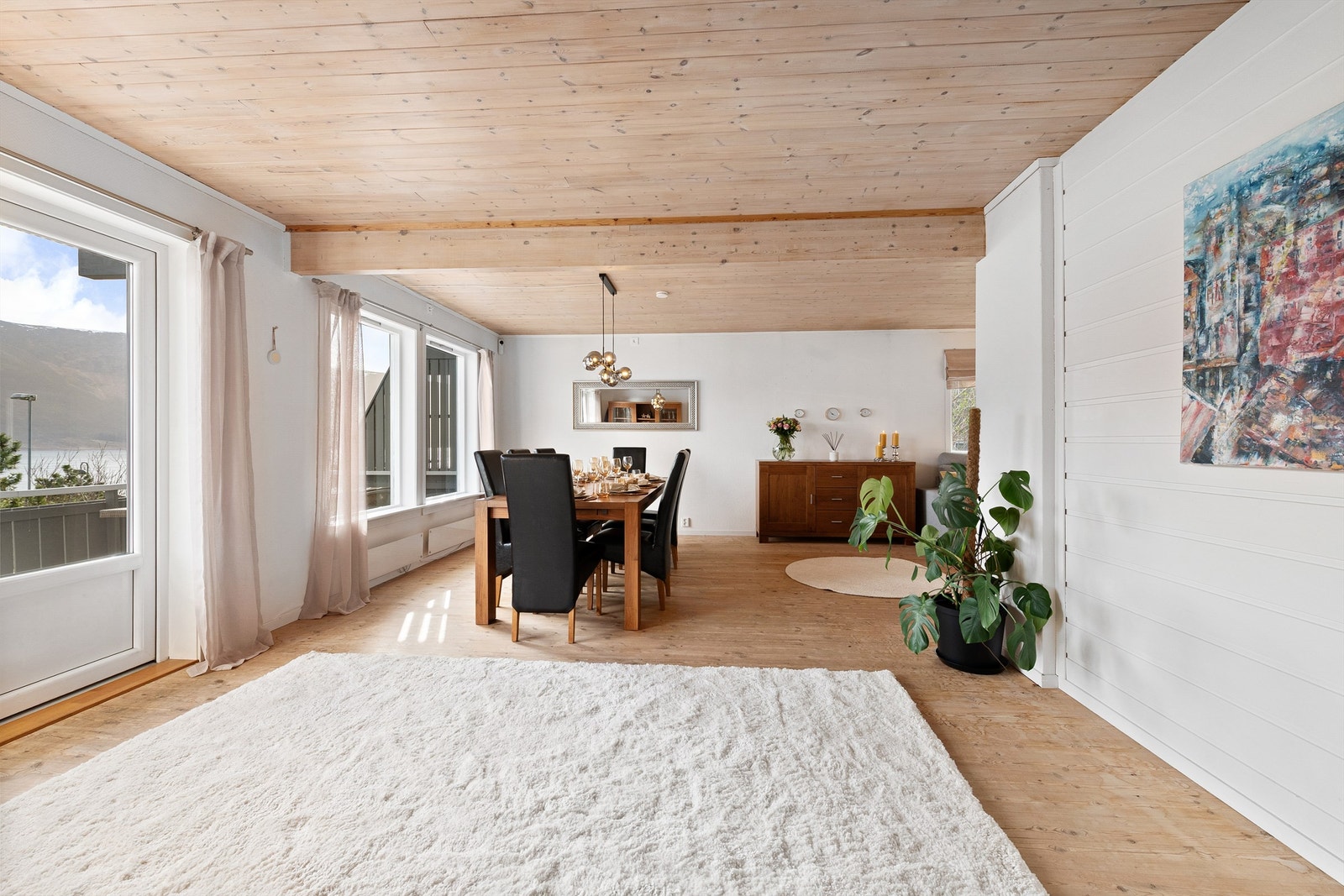 Utgang til terrasse fra stuen Galleribilde