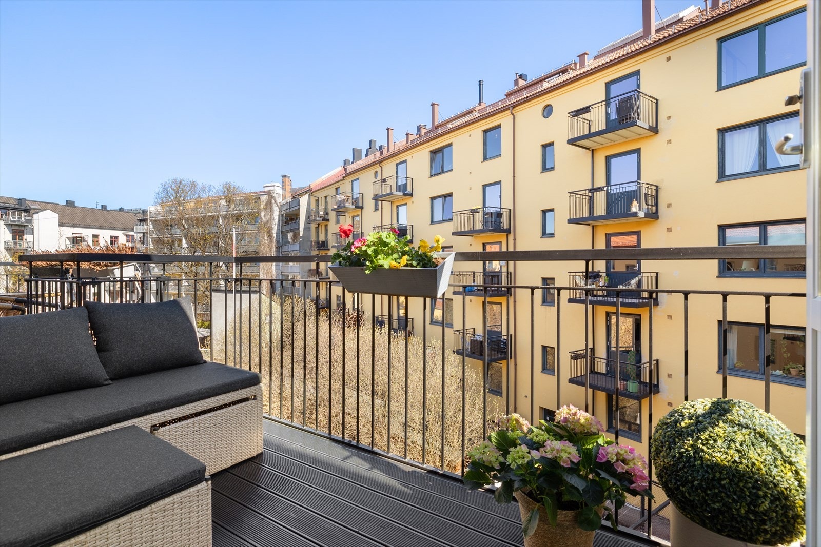 Utgang fra soverom II til balkong på ca. 4 kvm. Galleribilde