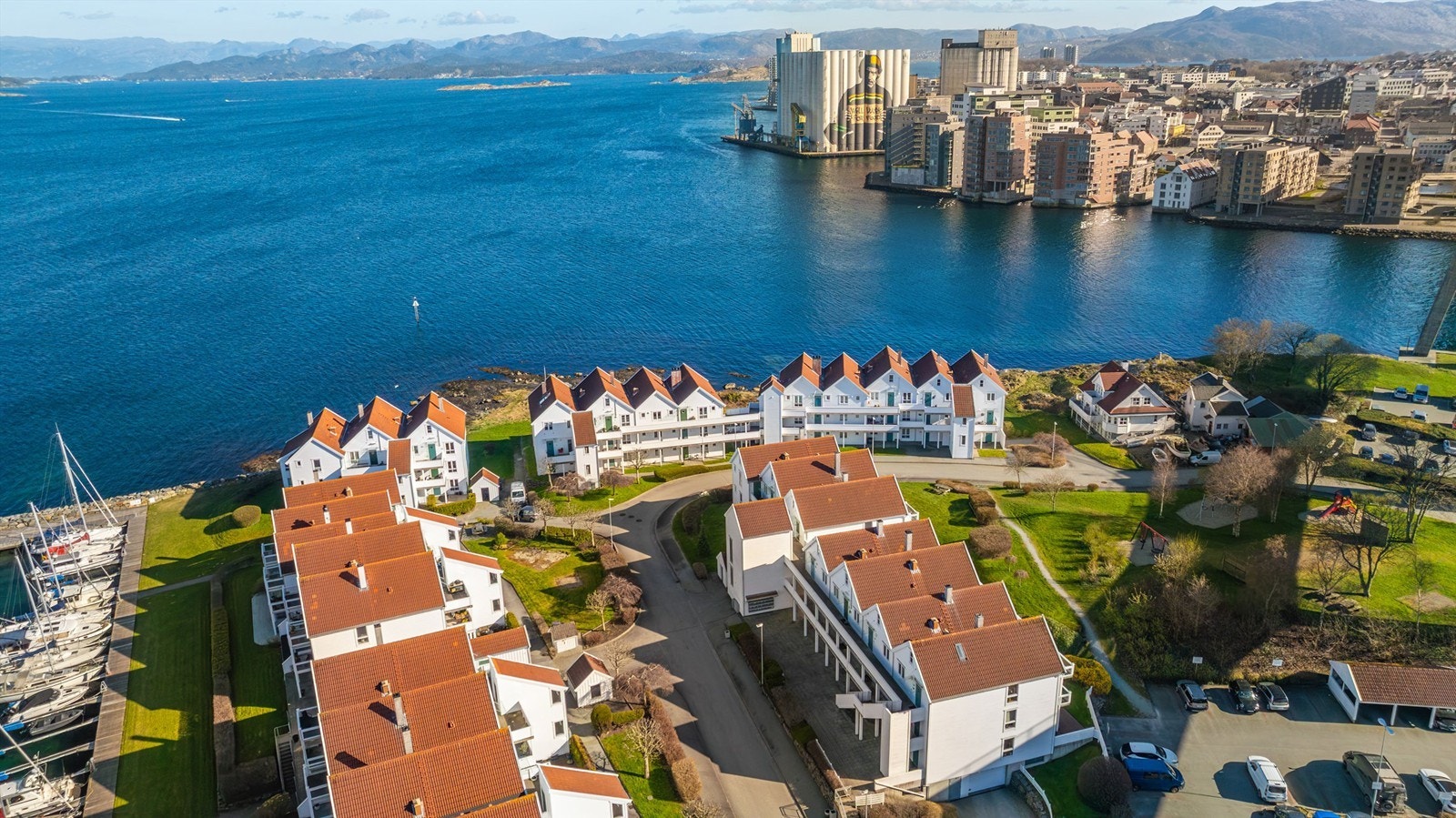 Leiligheten er beliggende flott til i maritime omgivelser på trivelige Grasholmen, i gangavstand fra Stavanger sentrum, Hundvåg og Stavanger Øst. Galleribilde