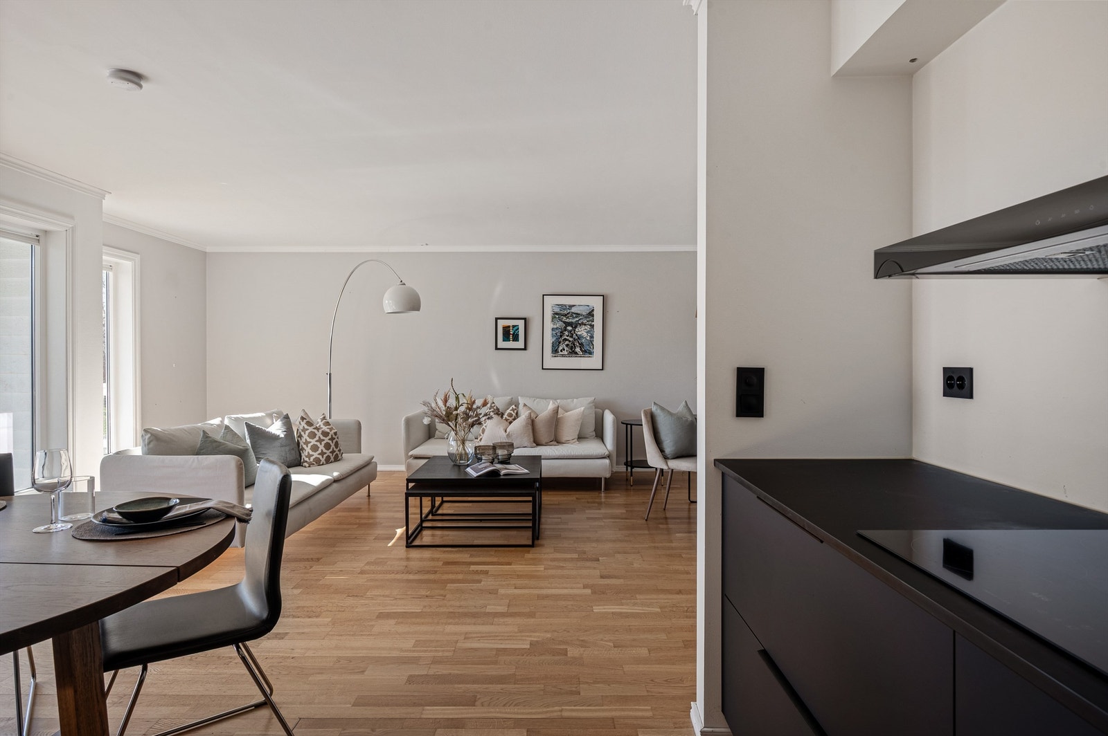 Åpen og sosial kjøkken/stue løsning. Galleribilde