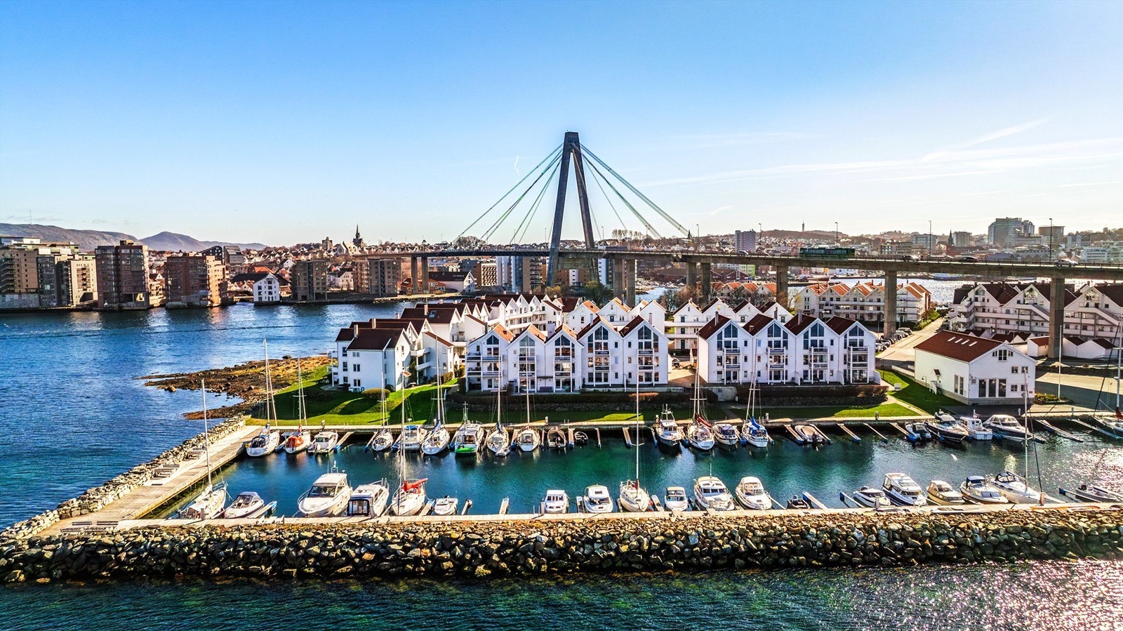 Det medfølger båtplass til leiligheten. Galleribilde