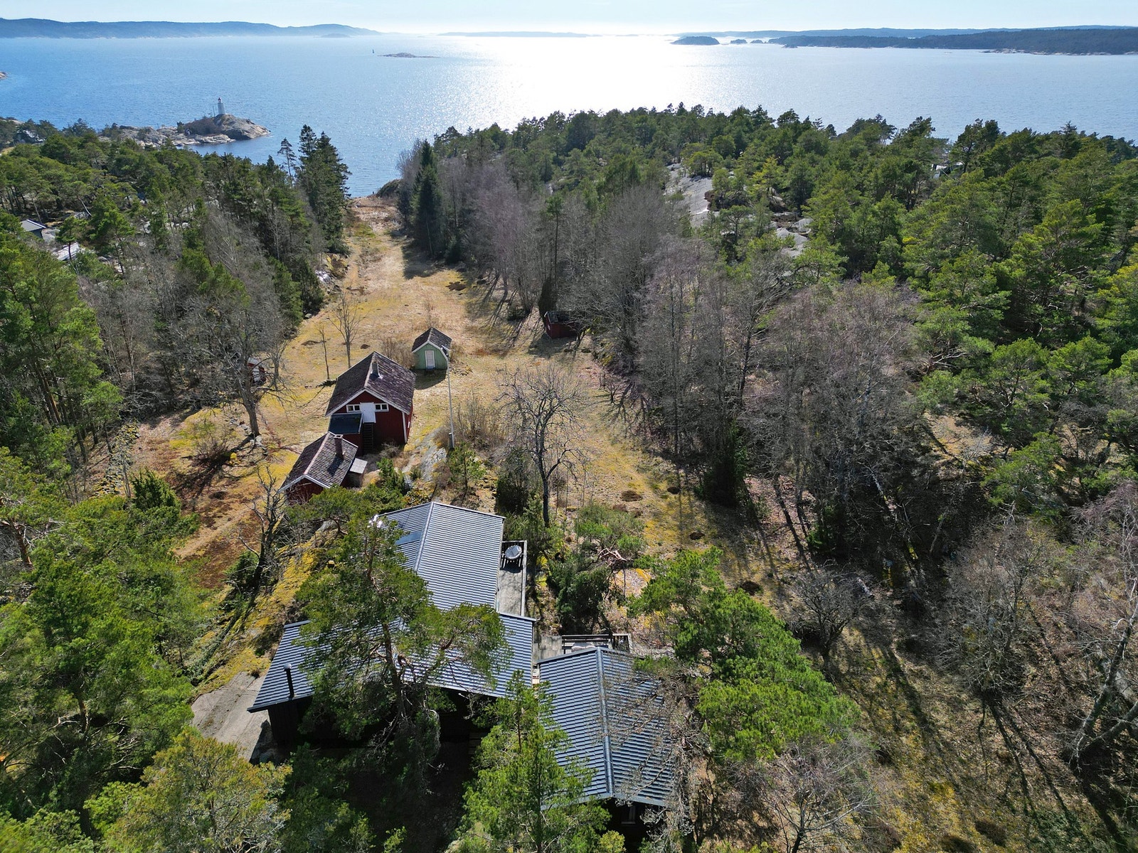 Grimsøya ligger vakkert plassert ytterst i Skjebergkilen. Galleribilde