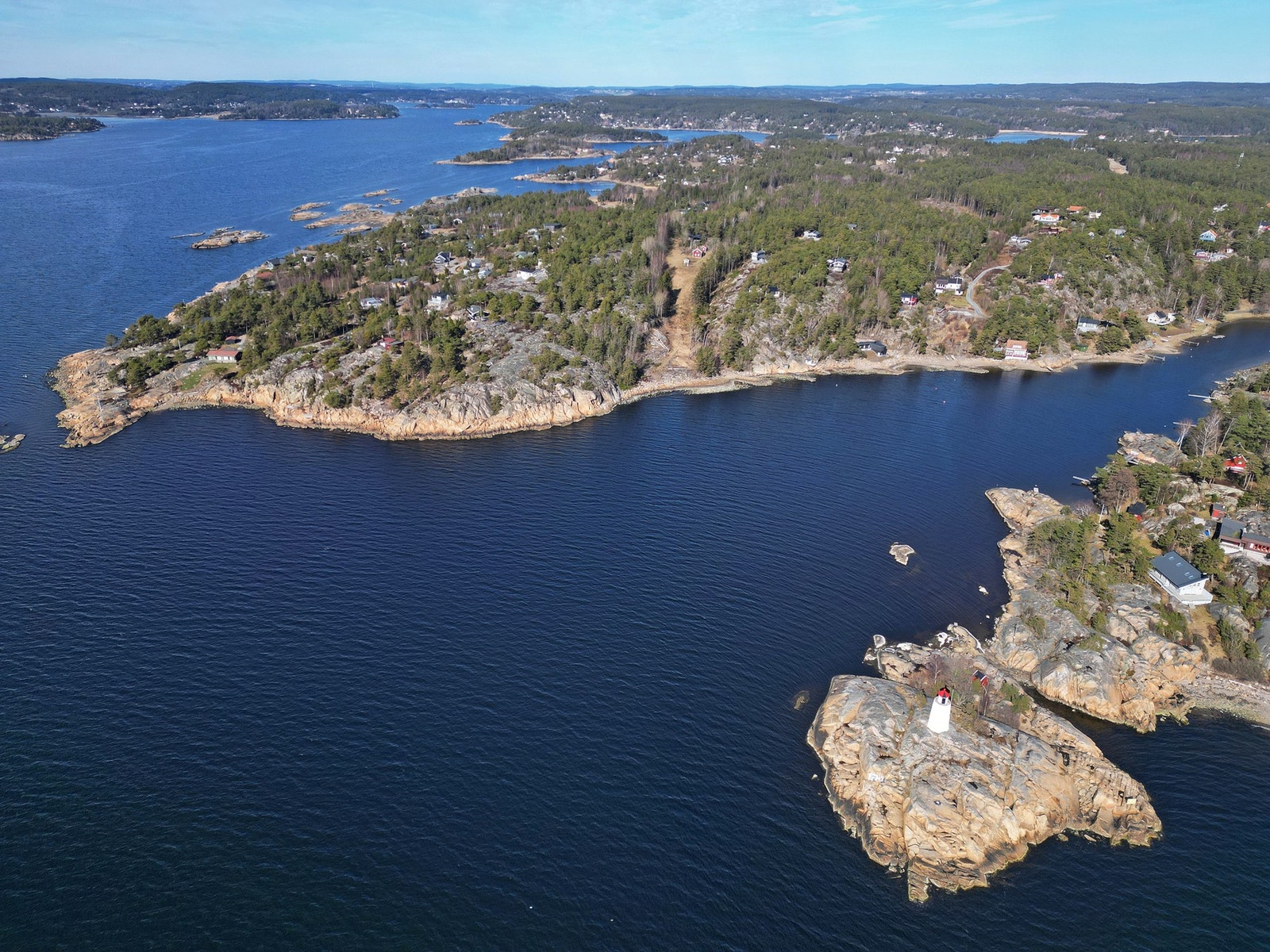 Med båt ligger Skjebergkilen, Hvaler og Svenskekysten klar for å utforskes. Galleribilde