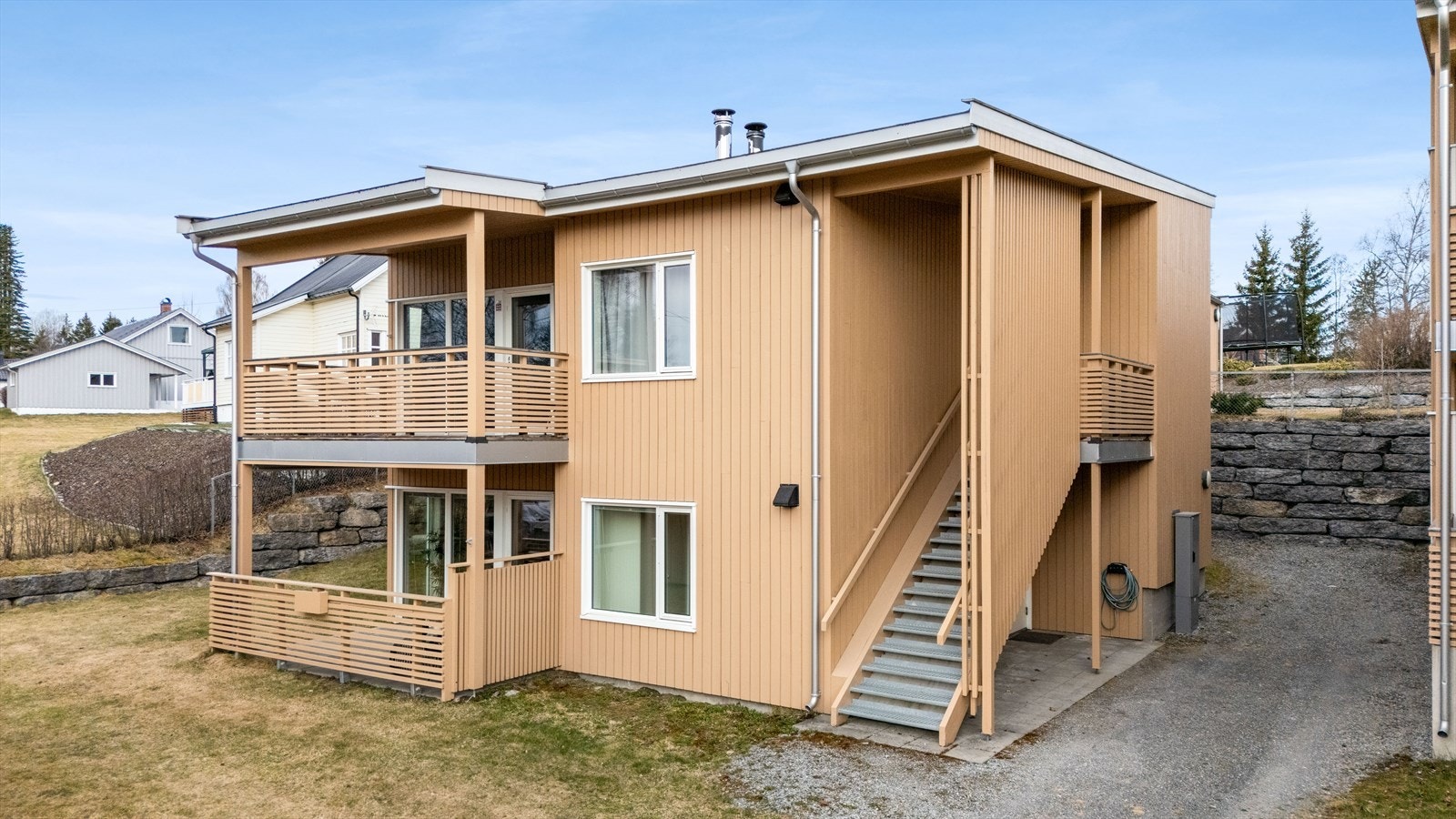 Leiligheten ligger på bakkeplan med trappefri adkomst. Galleribilde