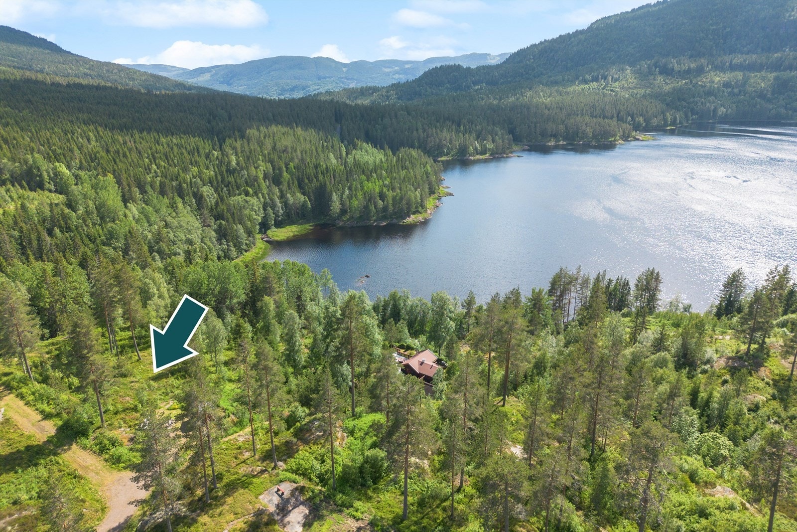 Pilen viser ca plassering av tomten Galleribilde