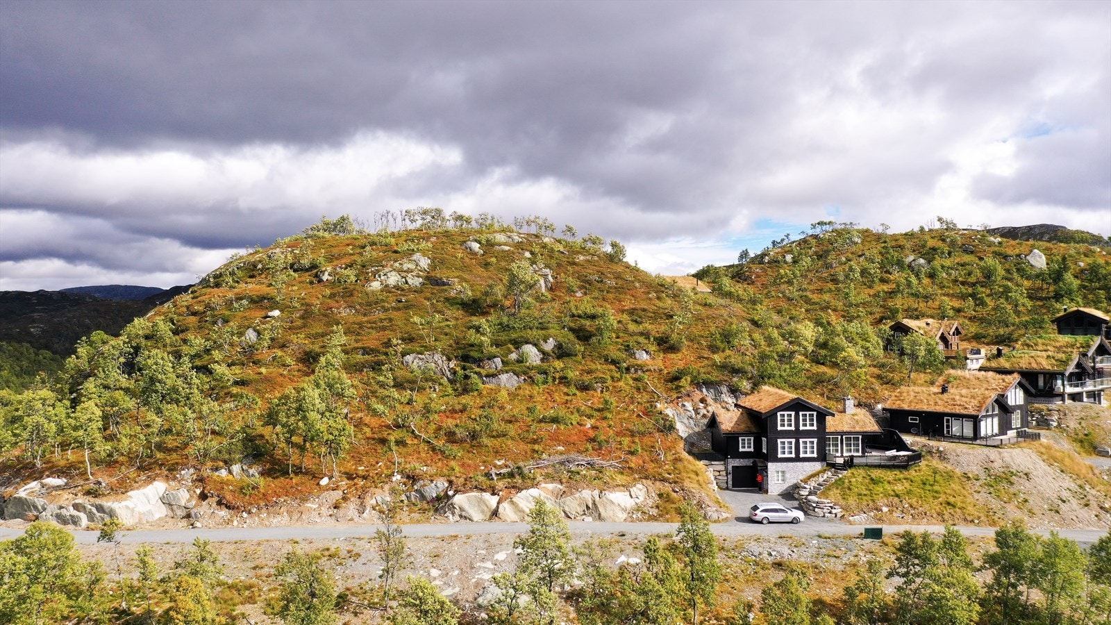 DNB Eiendom v/ Jeanette A Eriksrød har gleden av å presentere denne flotte tomten på toppen av Holtardalen med suveren utsikt. Blindveg og grenser til friareal. Galleribilde