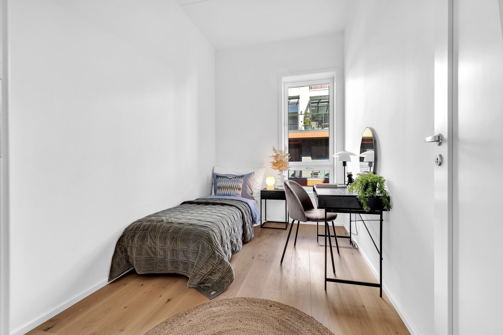 Det minste soverommet av de tre, passer perfekt til gjesterom eller kontor Galleribilde