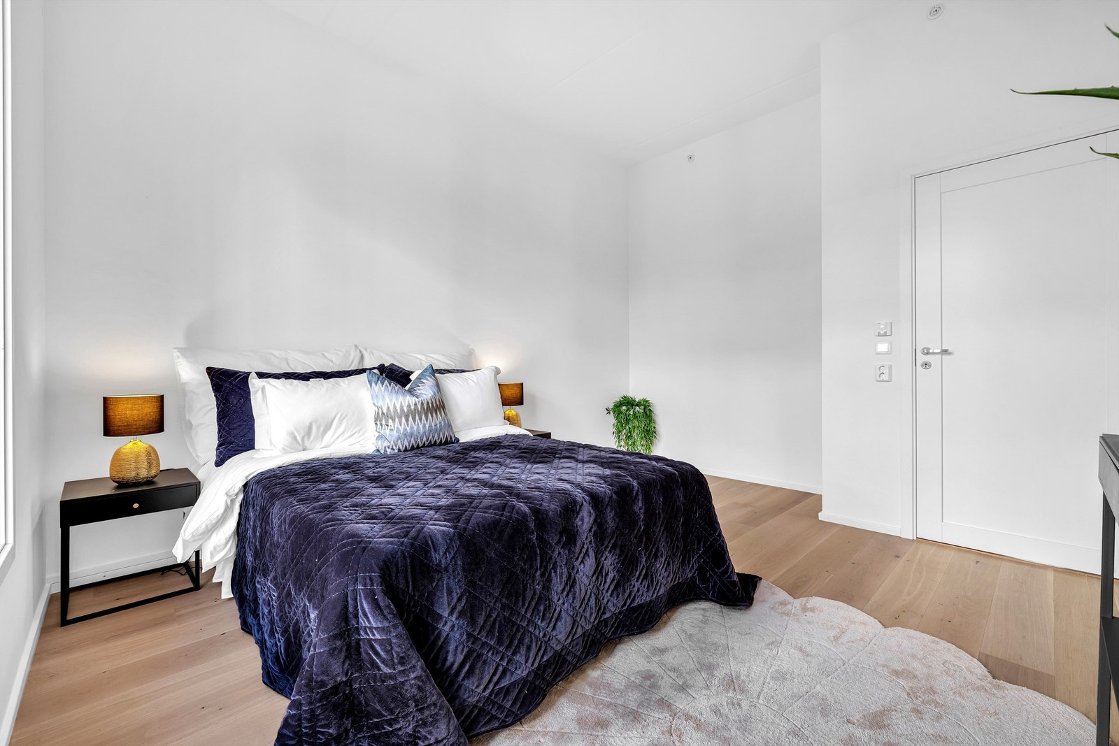 Leiligheten har soverom av god størrelse som gir bra med lagringsmuligheter Galleribilde