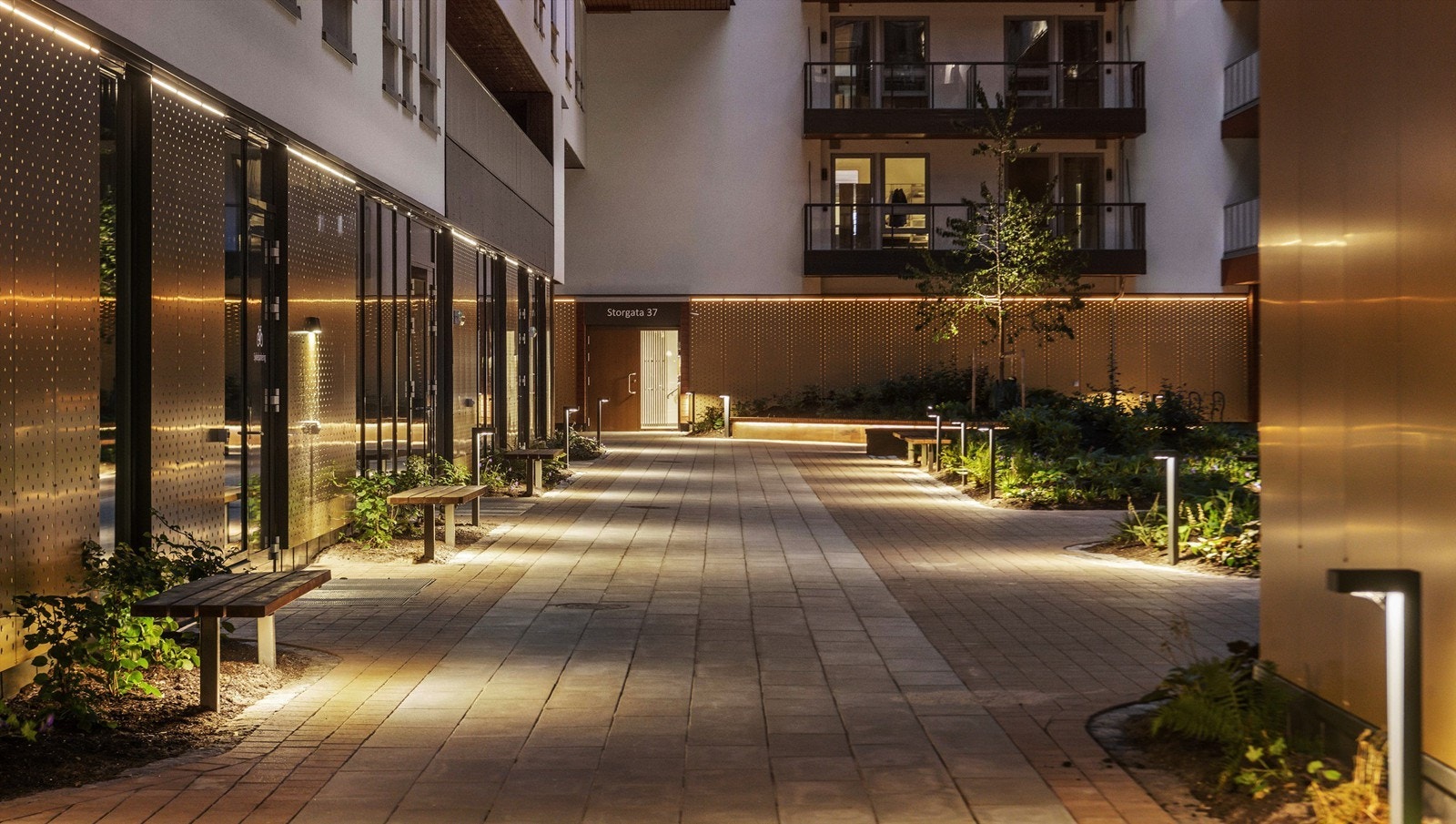 Bakgården. Galleribilde