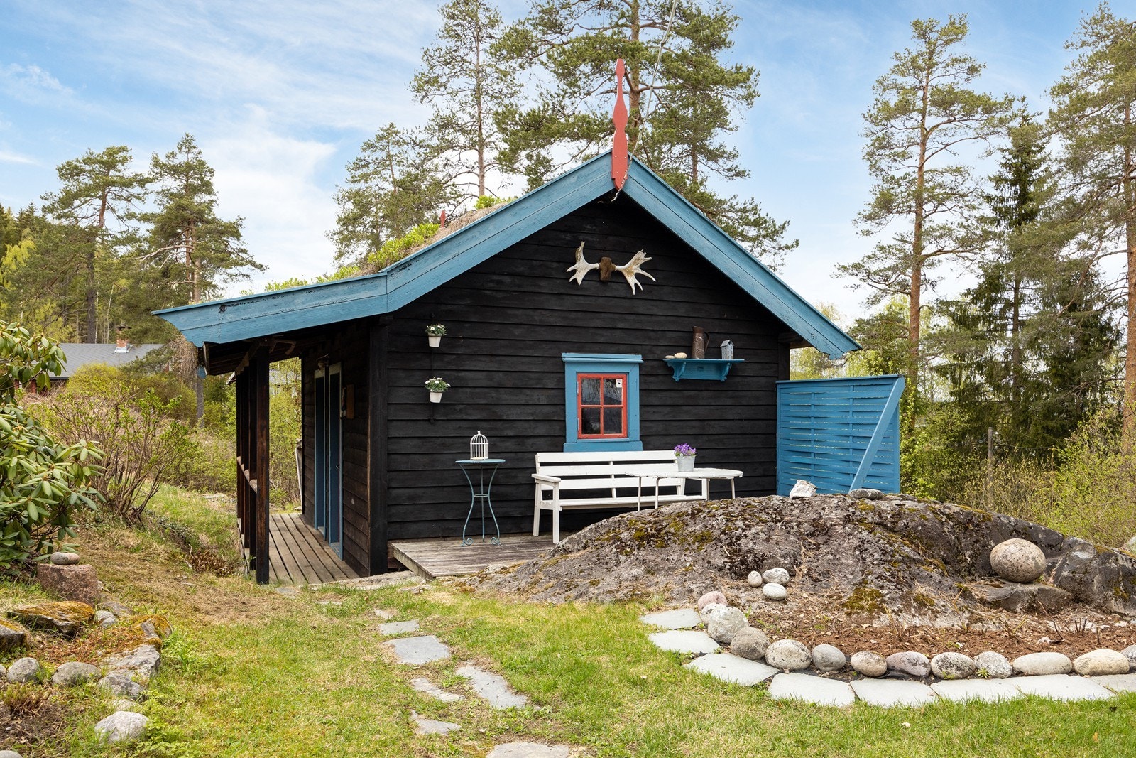 Snekkerbod, utedo og vedskjul. Galleribilde