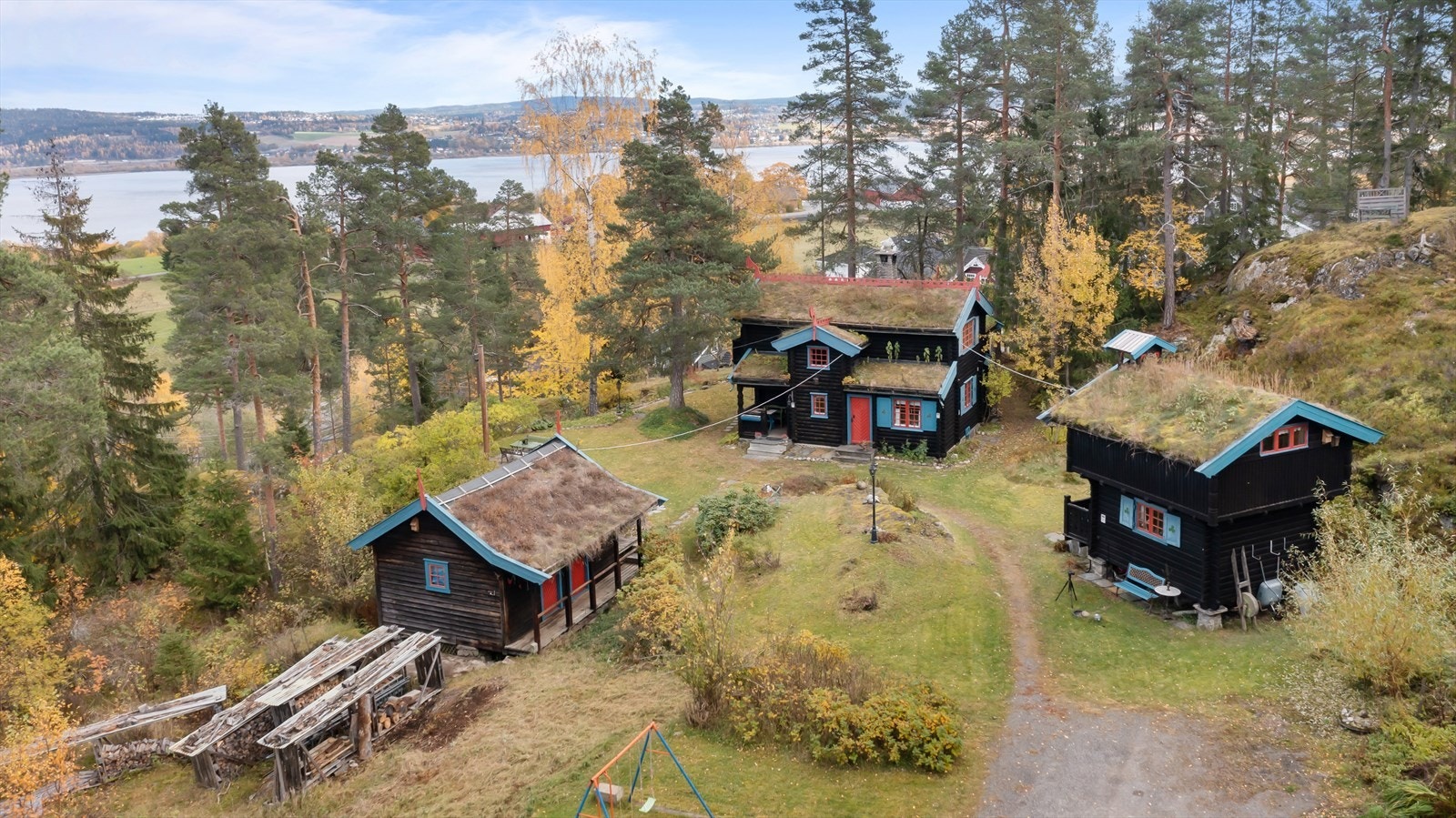 Omkranset av vakker natur byr eiendommen på rikelig med tur og rekreasjonsmuligheter. Galleribilde