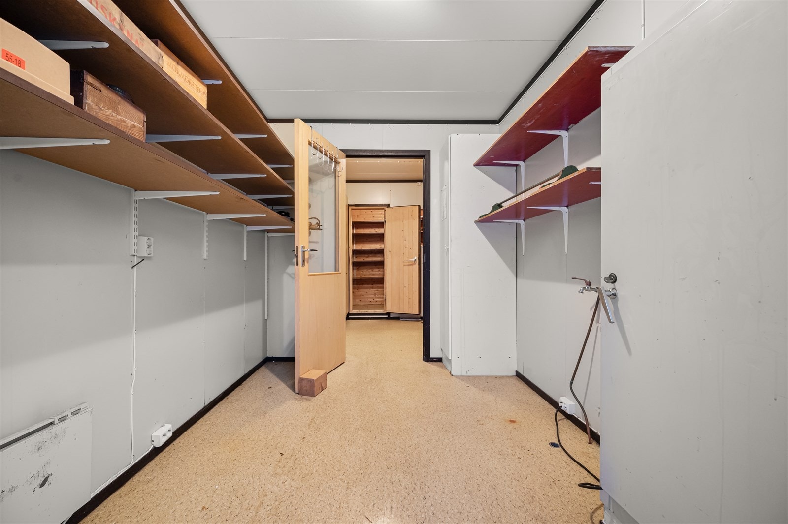 Lagerbrakke - Praktisk for ekstra oppbevaring. Galleribilde