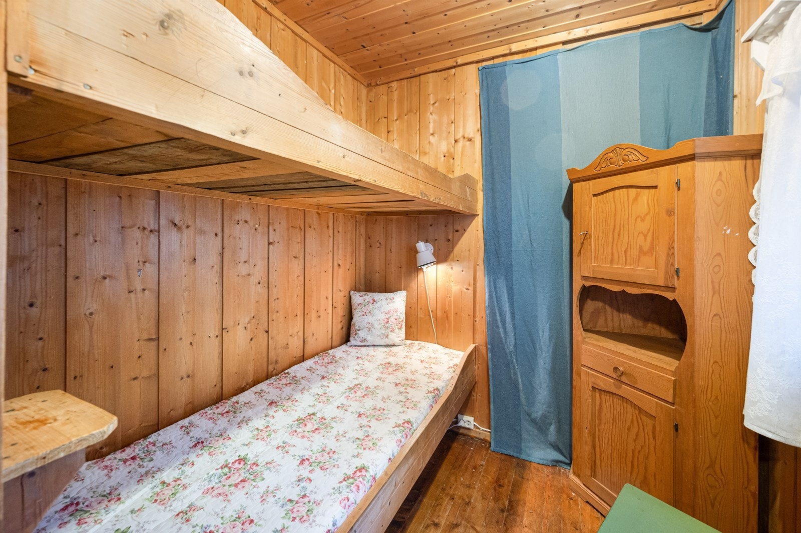 Soverom i hytte. Galleribilde