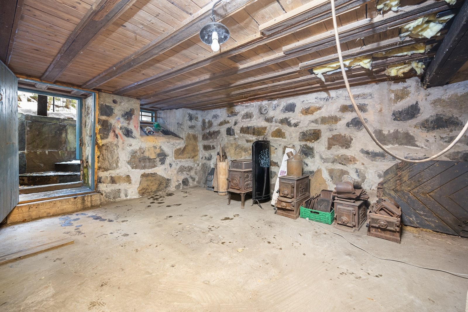 Kjeller under stuedel. Galleribilde