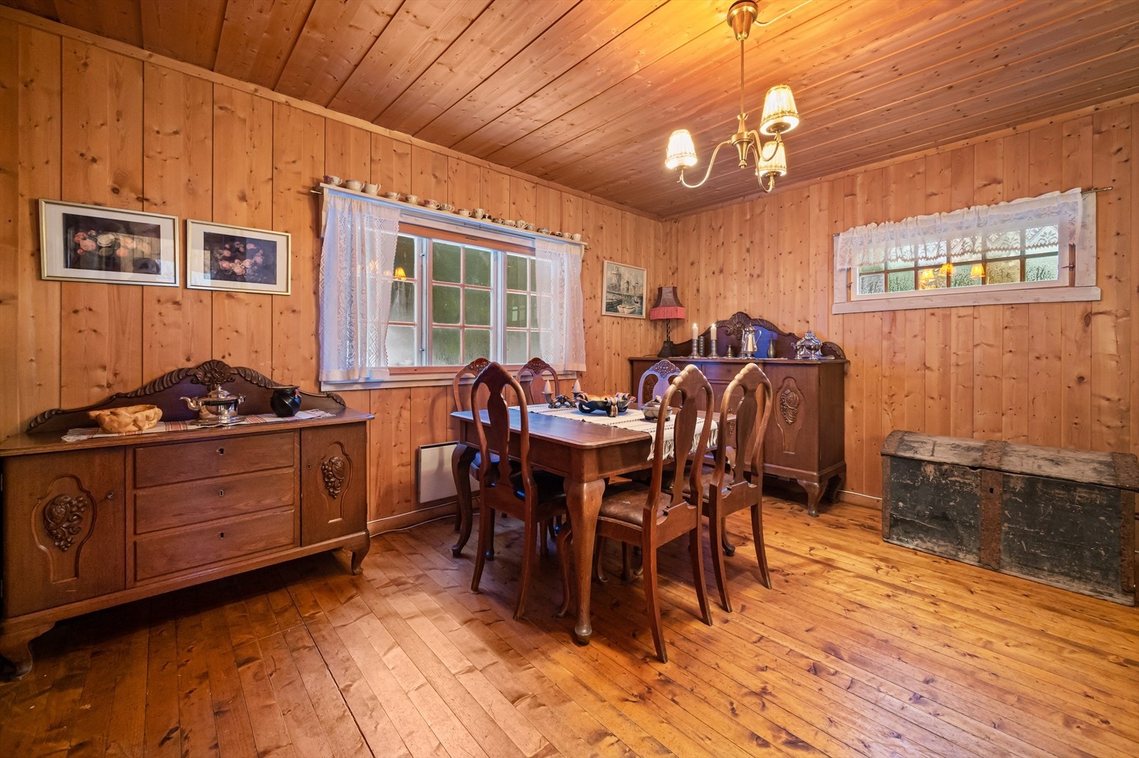 Hytten har en fin stue med god plass til møblement. Galleribilde