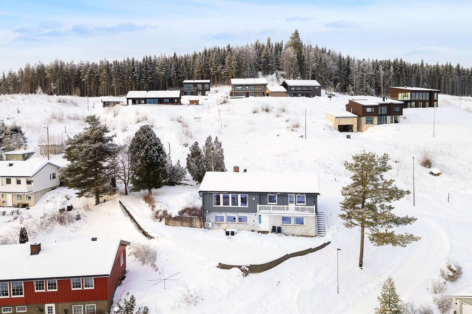 Enebolig med mulighet for utleie i sokkelleilighet. Galleribilde