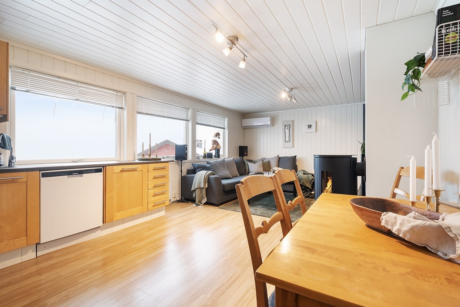 Plass til spisebord ved kjøkkenet. Galleribilde