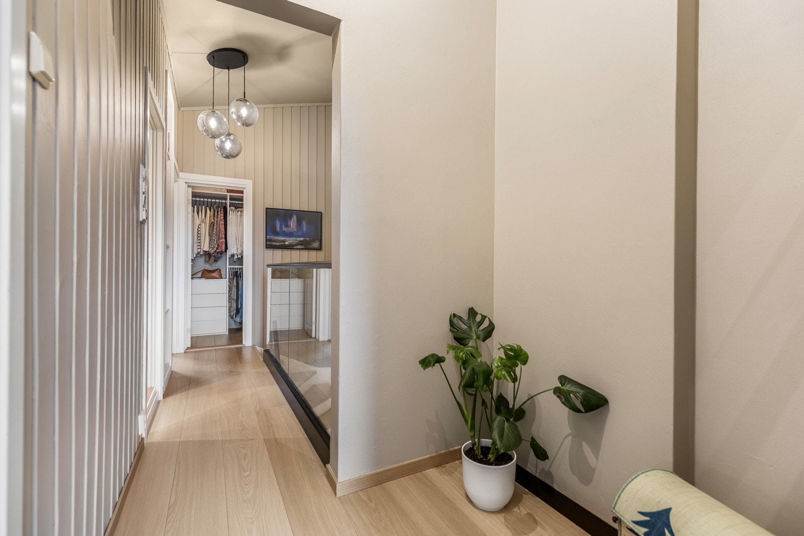 Egen nisje mellom hovedsoverom og soverom 2 hvor det er mulighet for å bygge garderobeløsning - selger opplyser at noen naboer også har bygget en "hems" for ekstra oppbevaringsmuligheter. Galleribilde