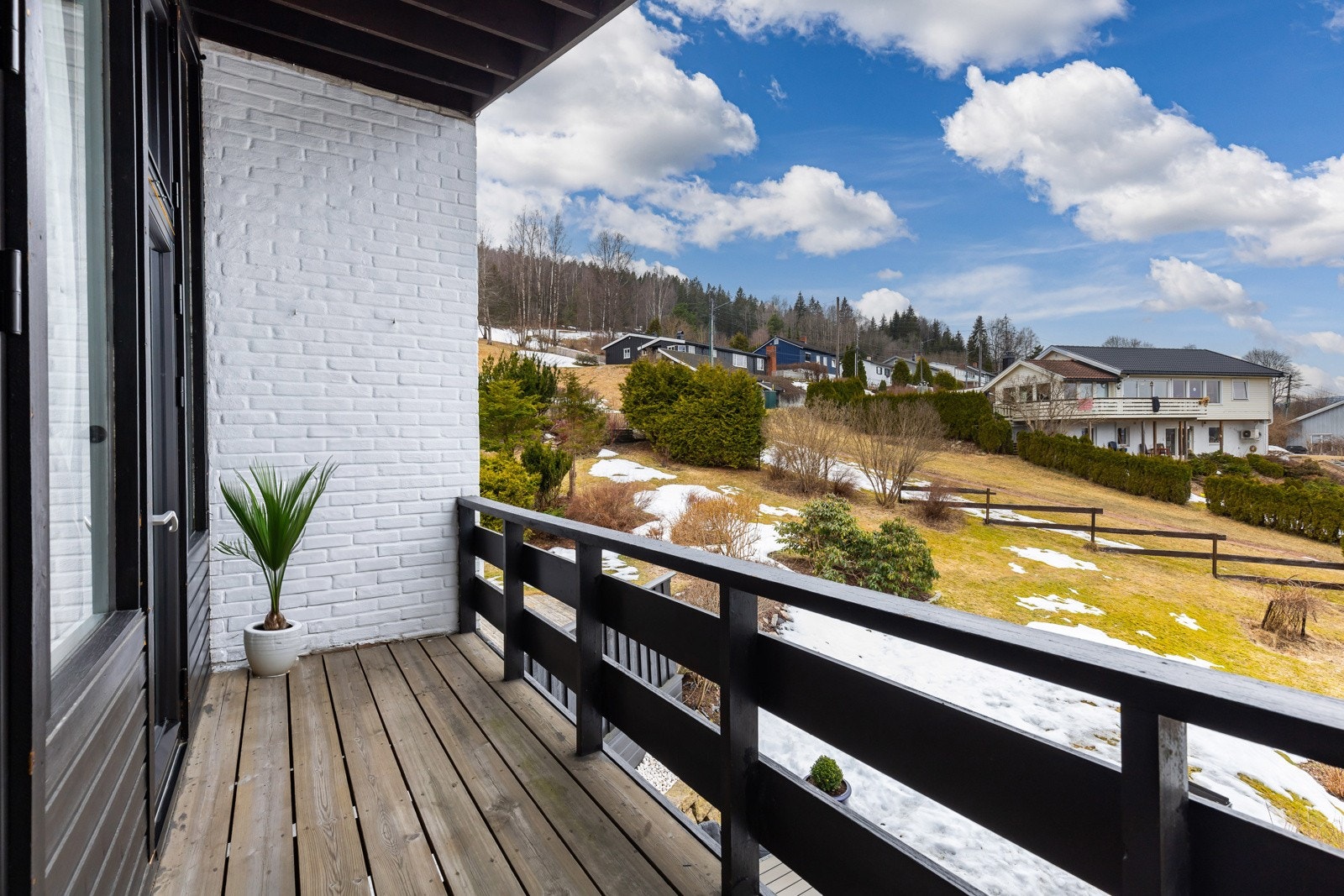 Vestvendt, overbygget balkong på 7 kvm. Galleribilde