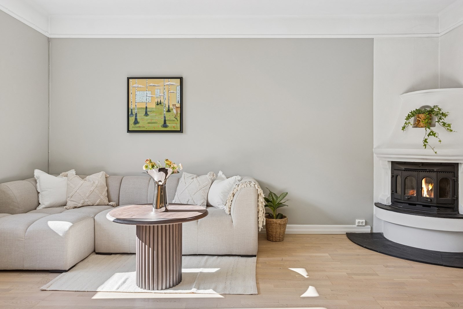 Peis i stuen som varmer godt på kalde dager. Galleribilde