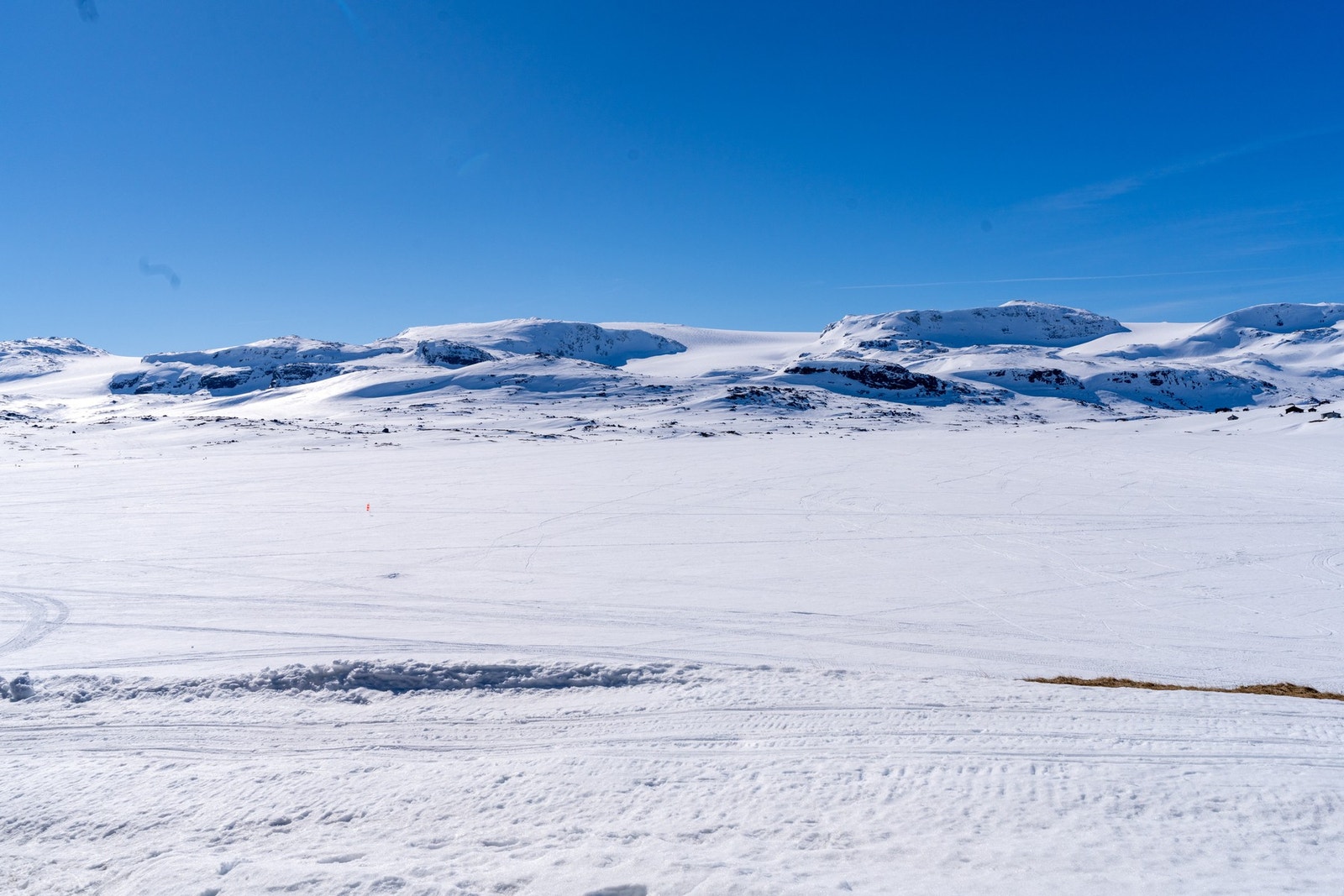 Hardangerjøkulen bader i sol. Her venter milevis med flotte turmuligheter i alle himmelretninger. Galleribilde