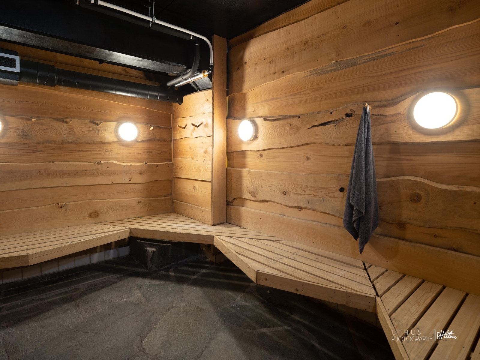 Felles badstue der du kan hente deg inn etter dagens eventyr. Galleribilde