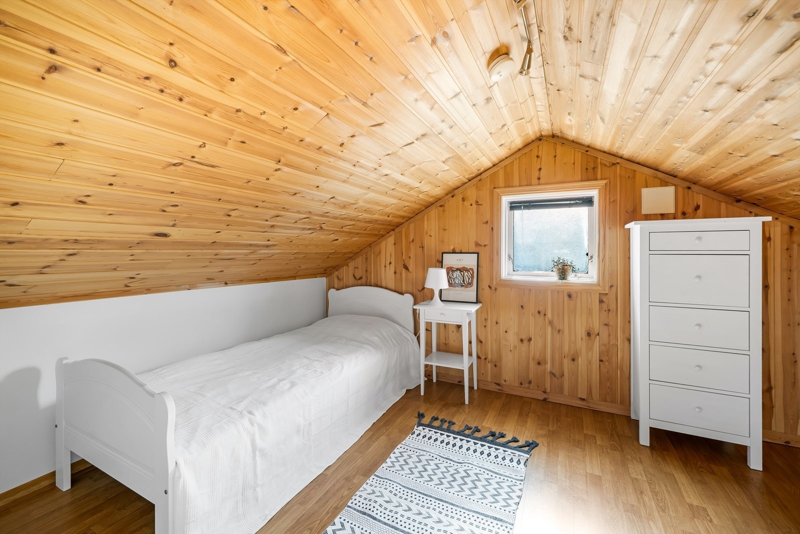 Rom på loft. Galleribilde