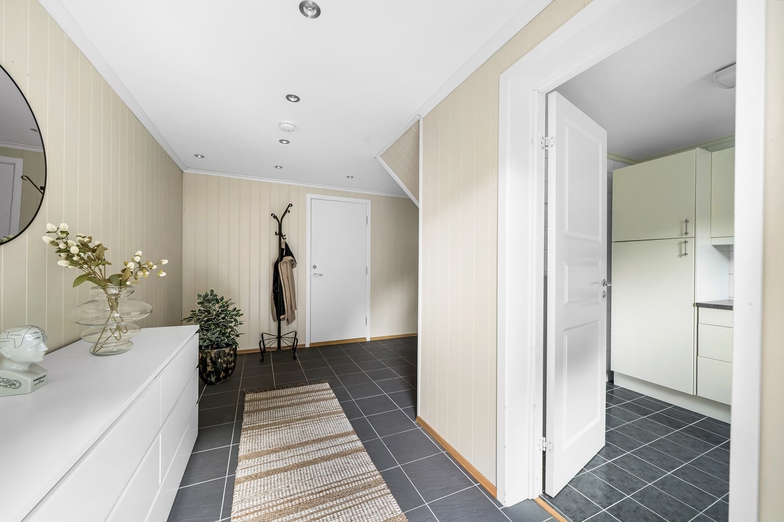 Gang/Entré til hoveddel i 1.etasje Galleribilde