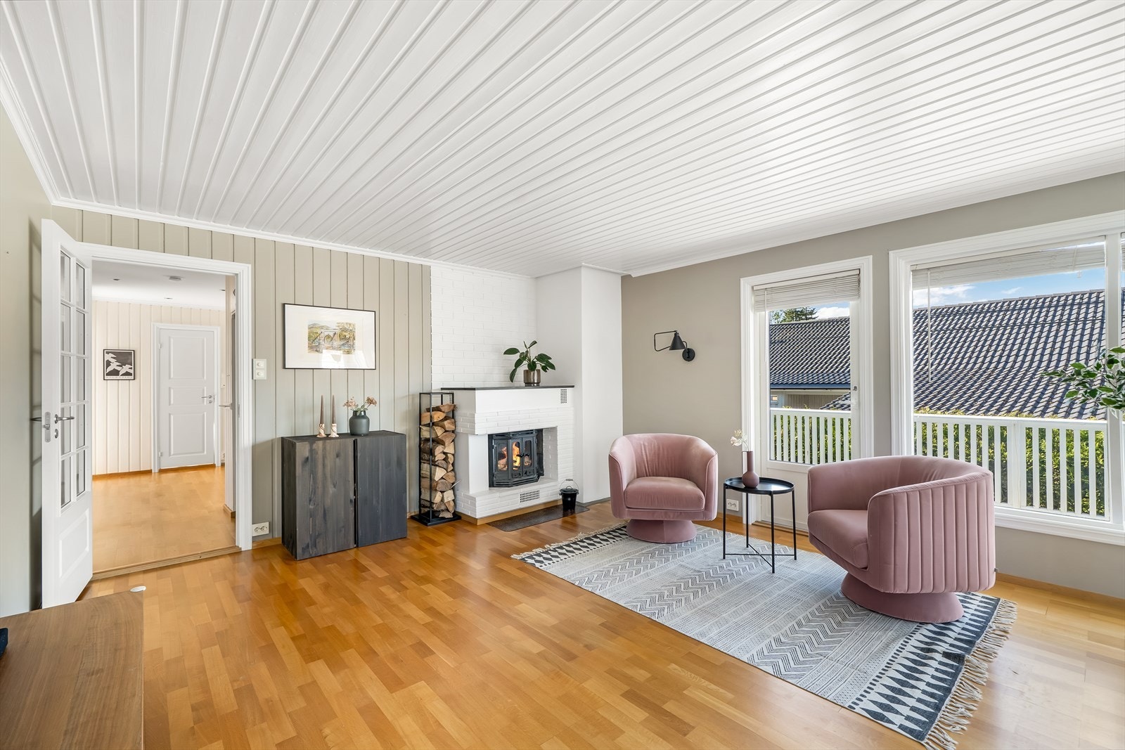 Koselig vedfyring i peis Galleribilde