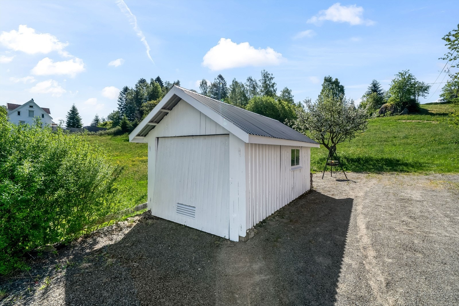 Enkel garasje. Galleribilde