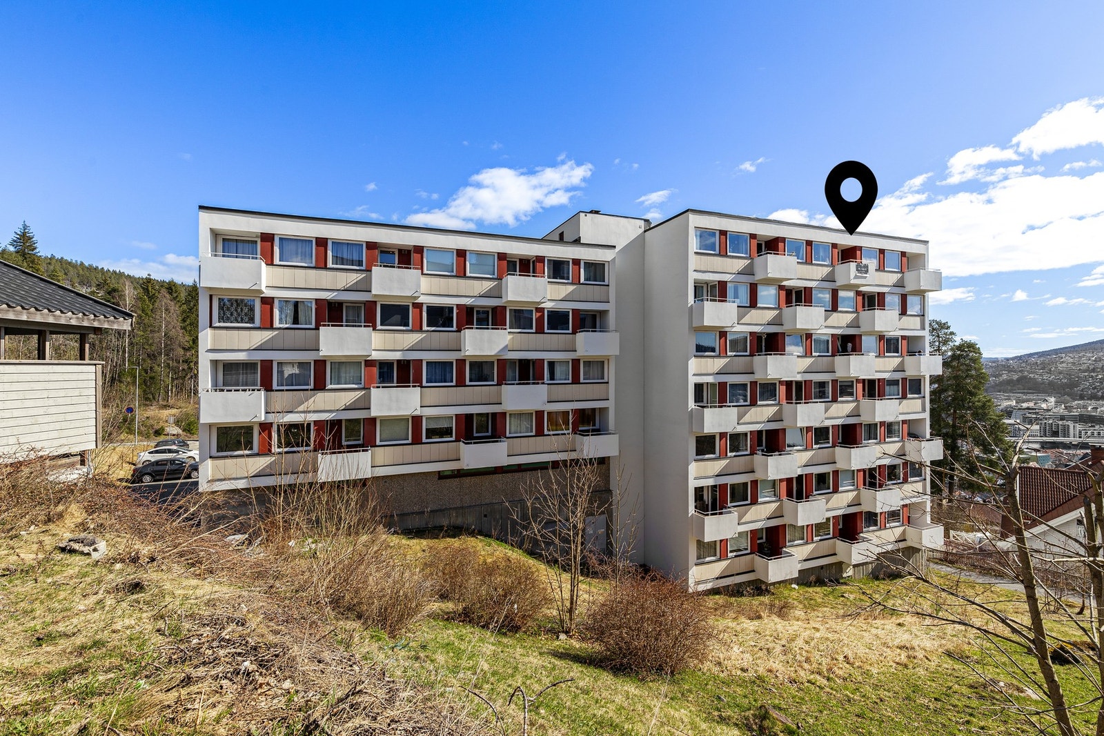 Leiligheten ligger flott til i 7. etasje med fritt utsyn og gode solforhold Galleribilde