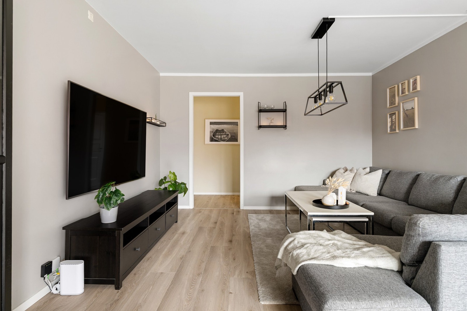 Stue. Pent 1-stavs laminatgulv. Galleribilde