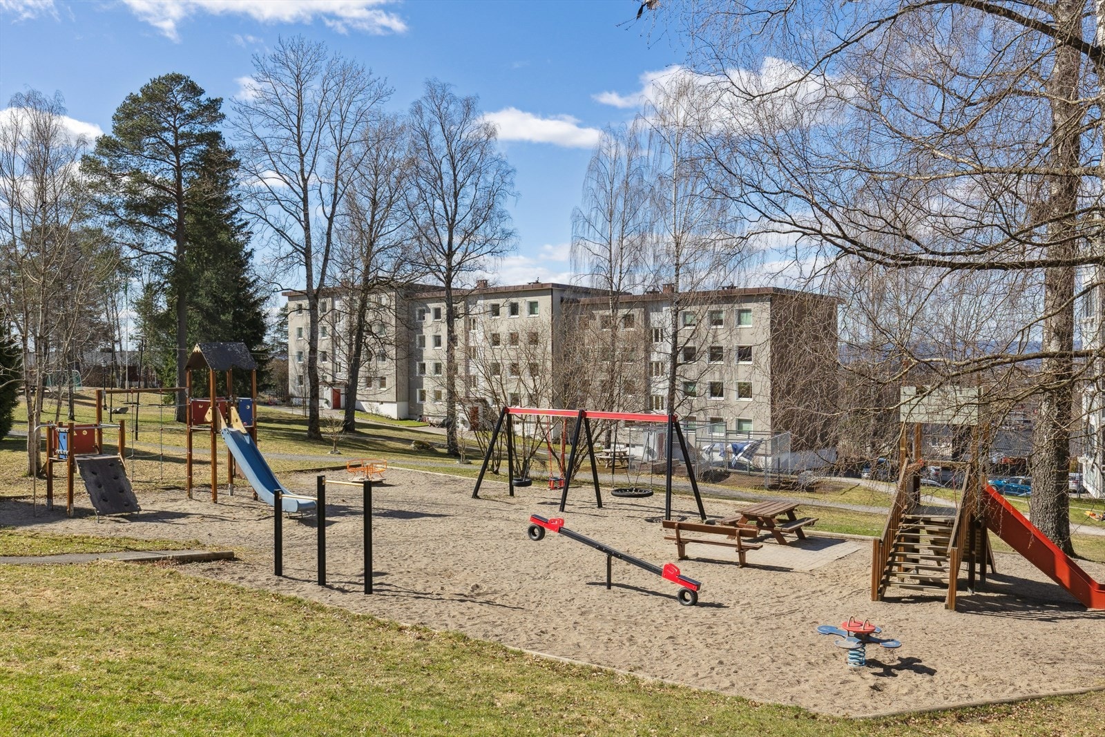 Området er svært barnevennlig, med store og grønne fellesarealer og flere lekeplasser. Galleribilde