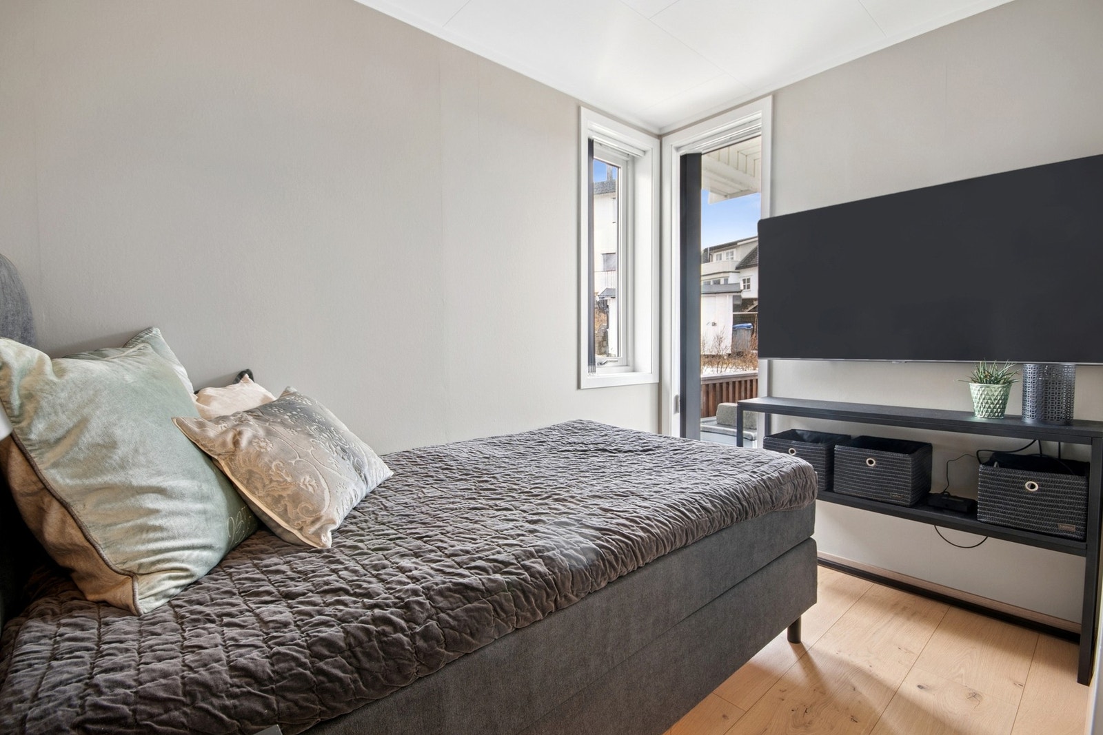 Rommet er ikke omsøkt eller godkjent hos Bodø kommune og kjøper overtar ansvar og risiko for dette. Galleribilde