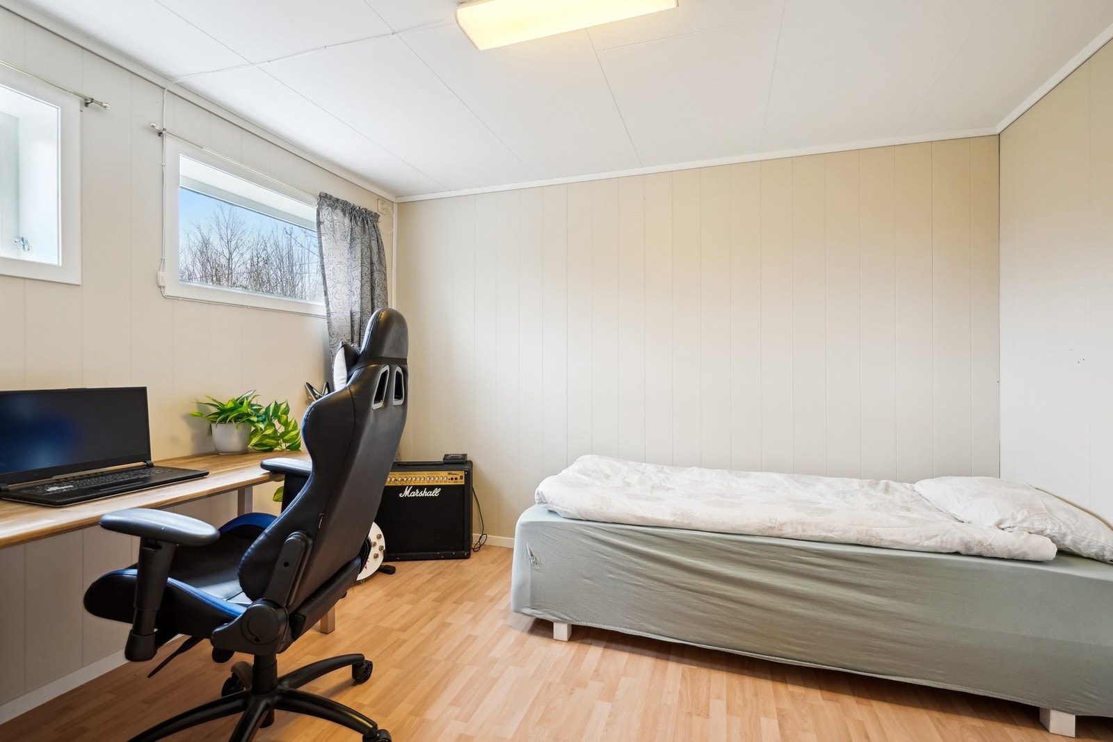 Del av originalt tegnet hobbyrom, per i dag innredet som soverom. Det gjøres oppmerksom på at rommet ikke er godkjent til varig opphold. Galleribilde